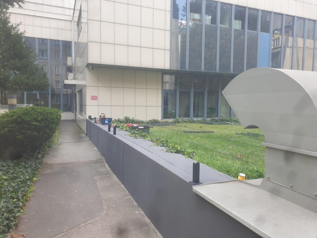 Kotwa chemiczna i szpilki montażowe – ogrodzenie Warszawa