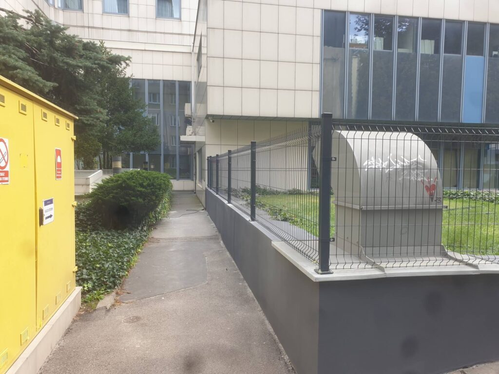 Ogrodzenie przy hotelu Warszawa centrum – panel 3D