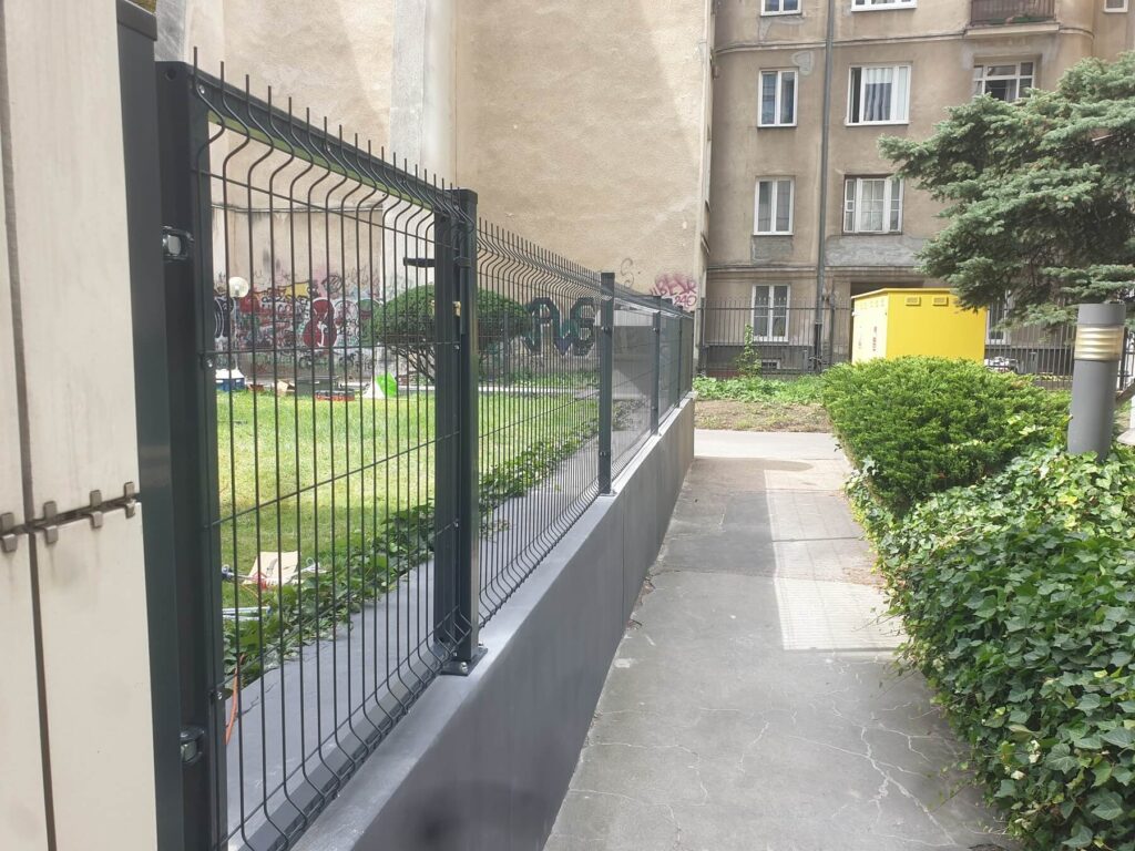 Ogrodzenie panelowe 3D Warszawa ul. Złota – widok ogólny
